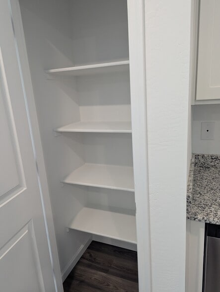 Building Photo - 729 Dylan Ct