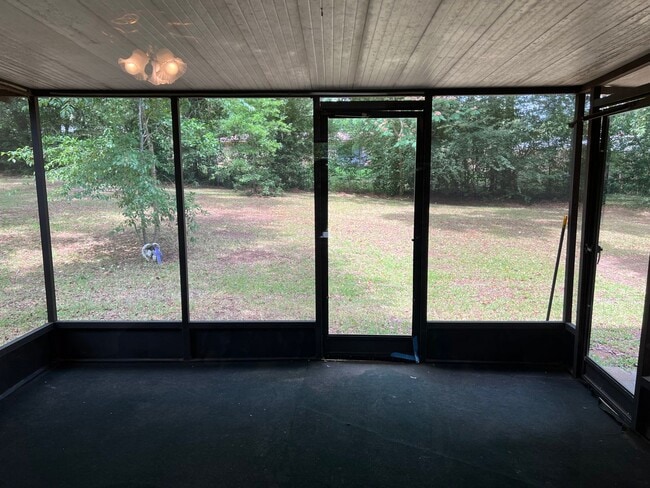 Building Photo - 205 Morgan Ln