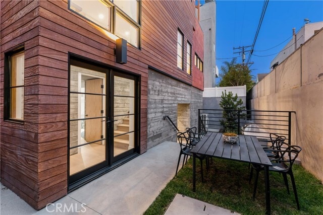 Building Photo - 1035 N Vista St