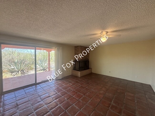Building Photo - 6521 N Calle Padre Felipe