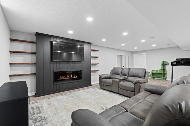 Building Photo - 369 Lemming Dr