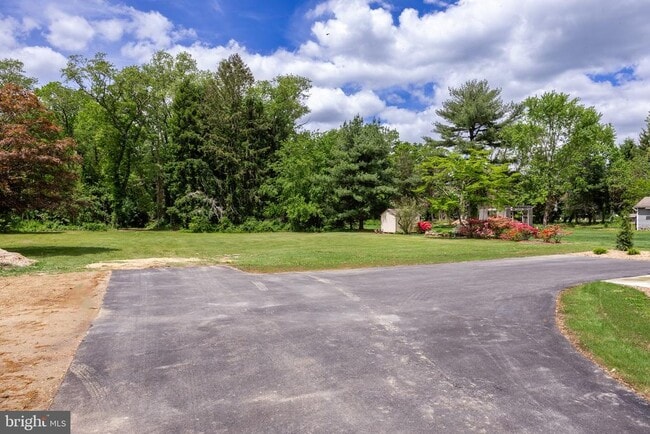 Building Photo - 1842 S Spring Rd