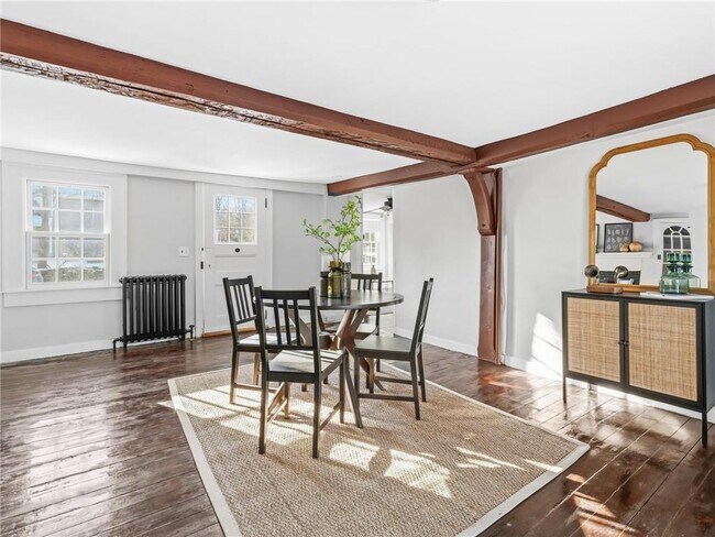 Building Photo - 1382 Hope St