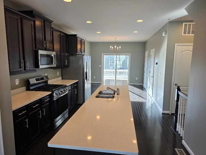 Building Photo - 629 Quarterpath Way