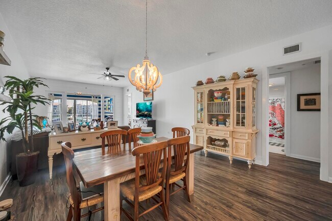 Building Photo - 10 Harbour Isle Dr E