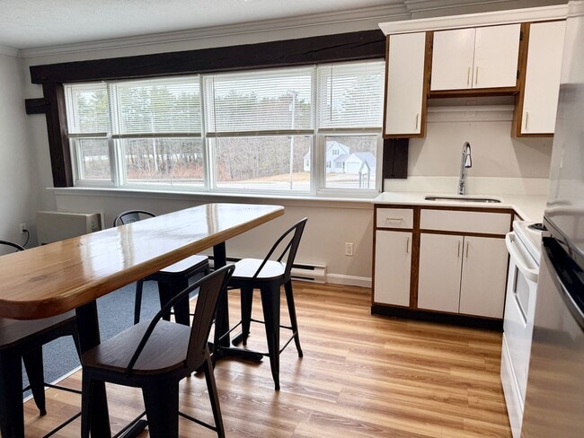 Building Photo - Well maintained inside and out