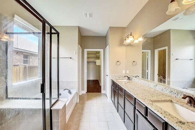 Building Photo - 3433 De Torres Cir
