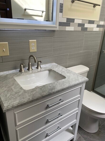 Building Photo - 395 E 15th Ave