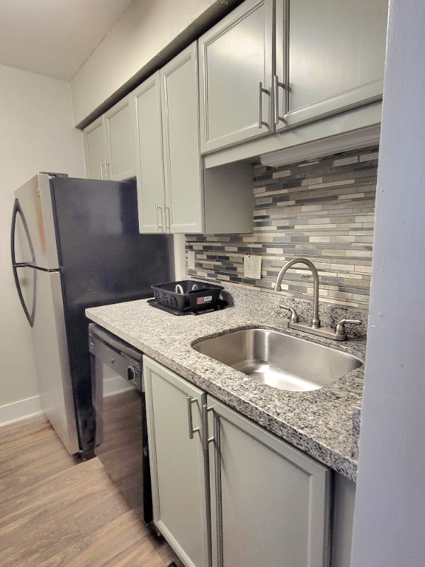 Building Photo - 908 Cove Pl