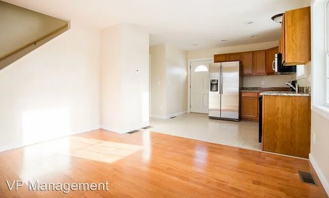Building Photo - 463 Springfield St