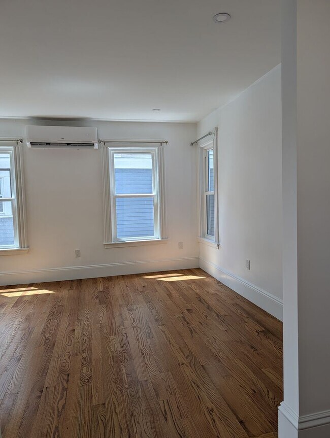 Building Photo - 56 Bakersfield St