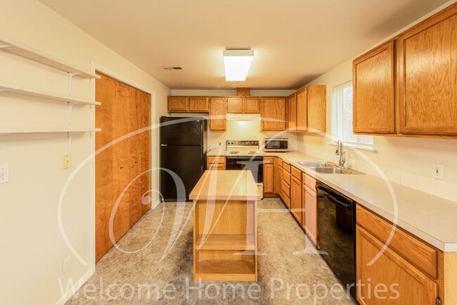 Building Photo - 337 NE Kingwood Pl