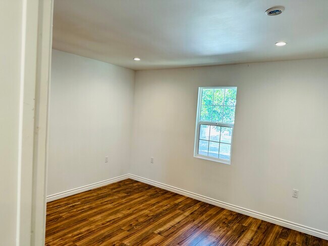 Second bedroom - 6712 Cedros Ave