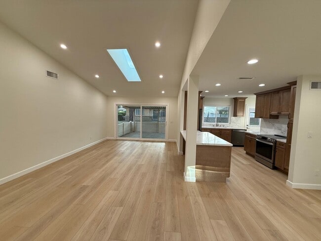 Building Photo - A New El Dorado II just waiting for You