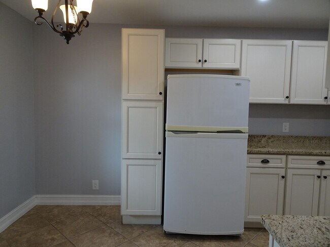 Building Photo - 12260 Sag Harbor Ct
