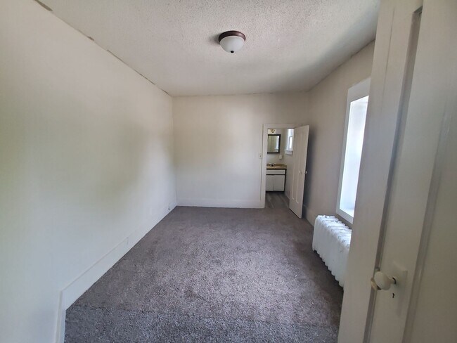 Building Photo - 714 N 15th St