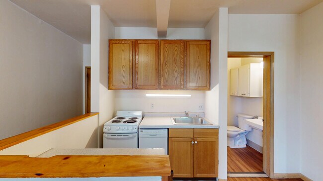 Kitchen - The Badger Den Apartments on Gilman