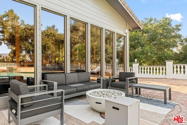 Building Photo - 3200 Oakley Dr