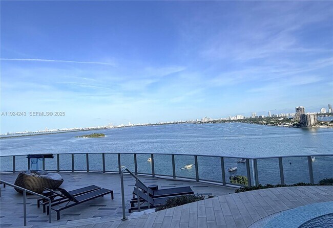 Building Photo - 488 NE 18th St