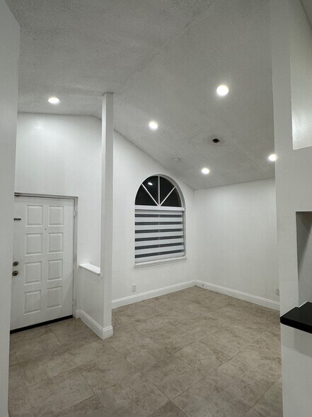 Building Photo - 10521 SW 158th Ct