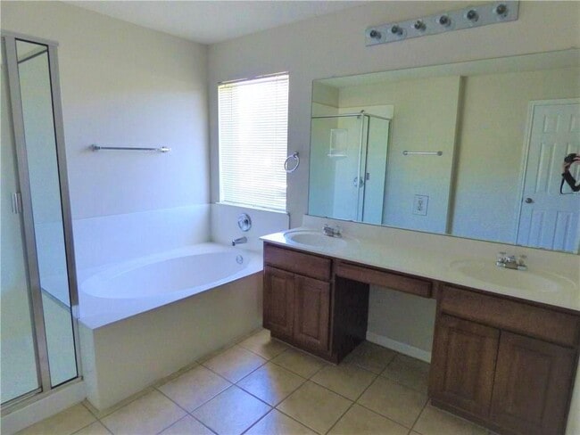Building Photo - 1600 Melissa Oaks Ln