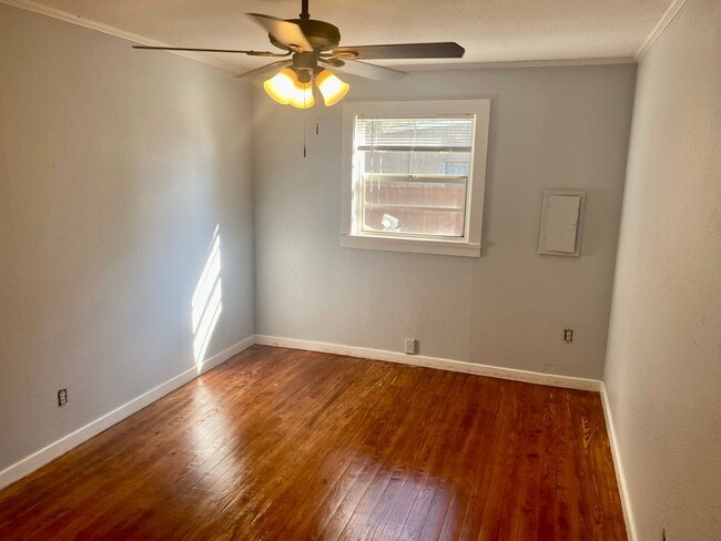 Building Photo - Amazing, Private 1/1 Located In Clearwater