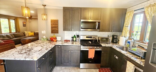 Building Photo - 3 Bed 2 Bath in Robinson, PA