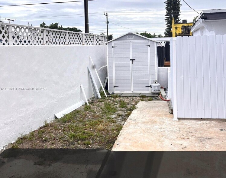 Building Photo - 3100 NW 95th Ter