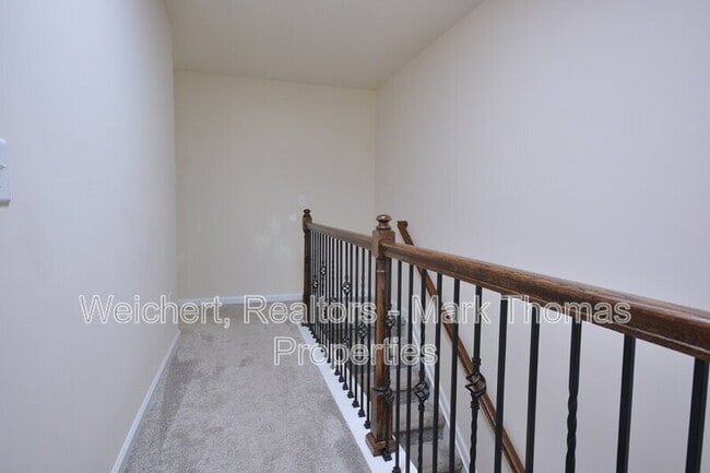 Building Photo - 409 Vassar Dr