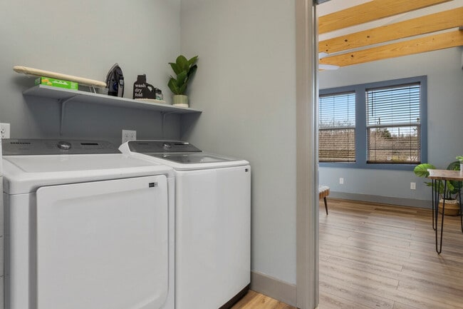 Building Photo - 304 Tide St