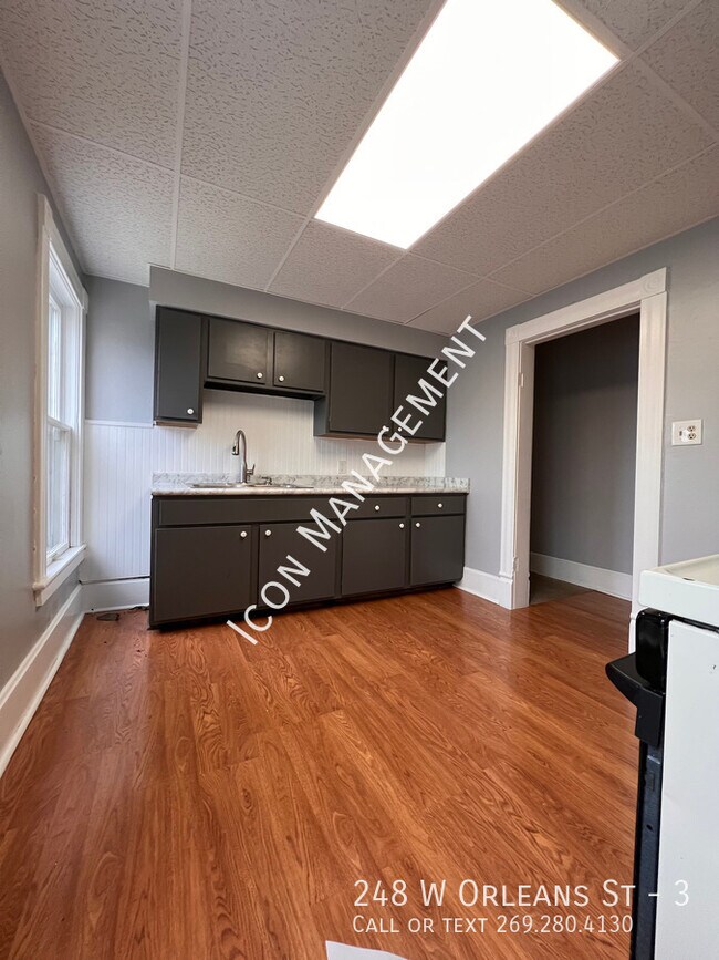 Primary Photo - 248 W Orleans St