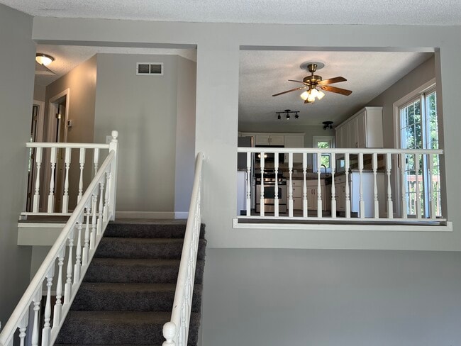 Building Photo - 1060 80th Ave N