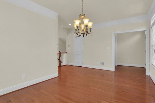 Building Photo - Luxury Living in Meadowvale – 4BR/3.5BA Duplex with Over 2,800 Sq Ft