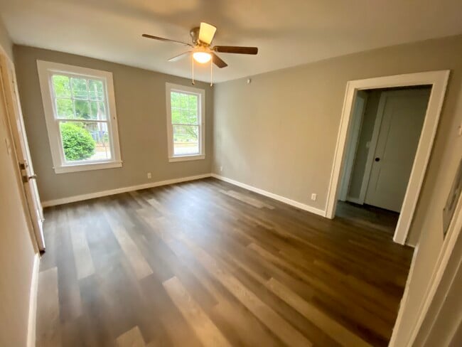 Building Photo - 2310 Aintree Ave