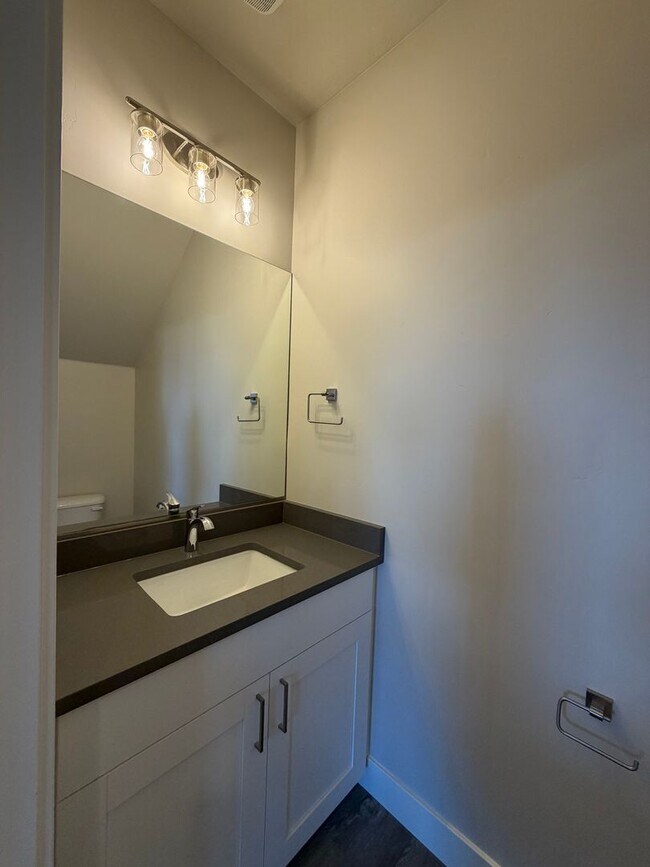 Building Photo - BRAND NEW TOWNHOME FOR RENT!