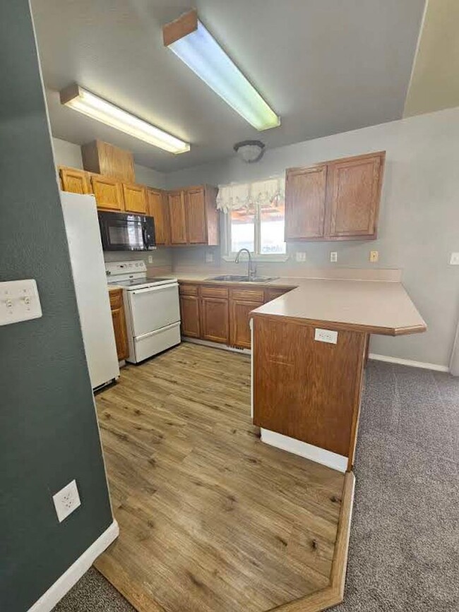 Building Photo - Cute 3 bed, 2 bath home in Nampa - Close t...