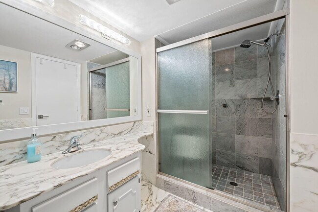 Building Photo - 4900 N Ocean Dr