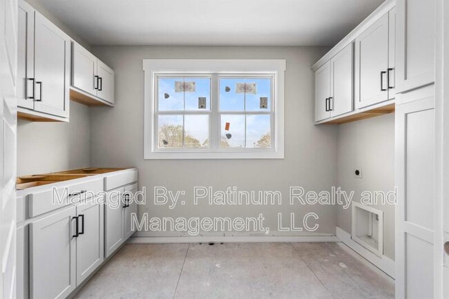 Building Photo - 166 Sango Dr