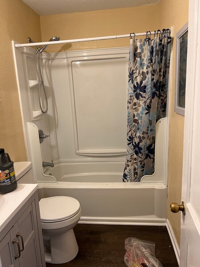 Building Photo - 1509 Main St