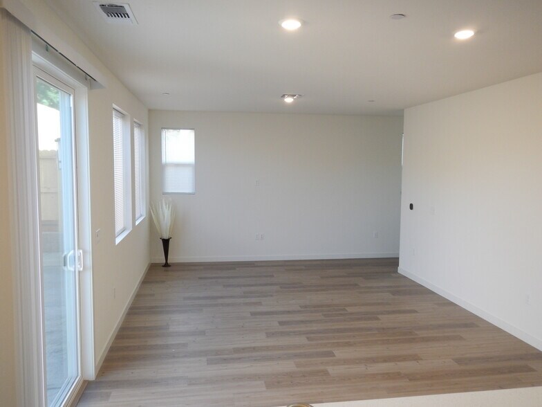 Building Photo - 3613 Misty Lake Dr