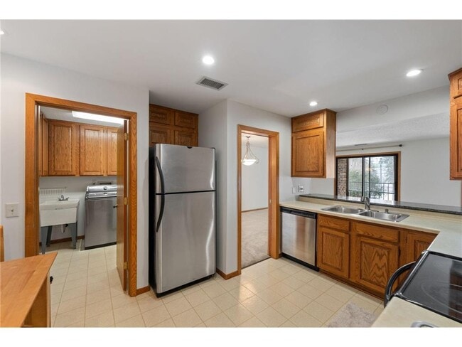 Building Photo - 7200 Cahill Rd