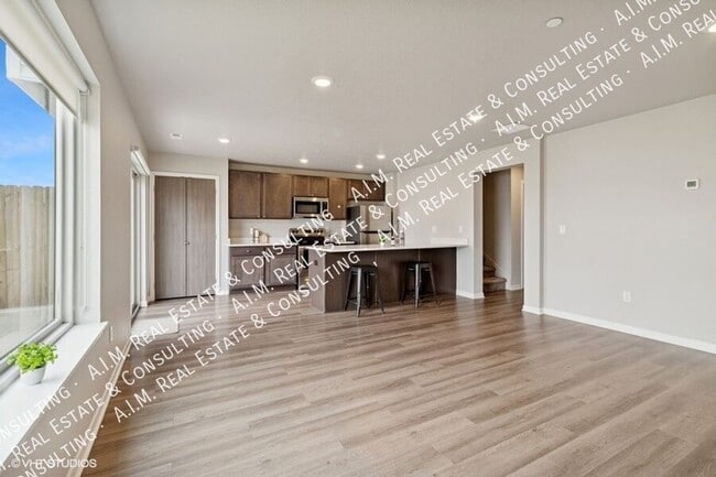 Building Photo - 1100 Edgeland St SW