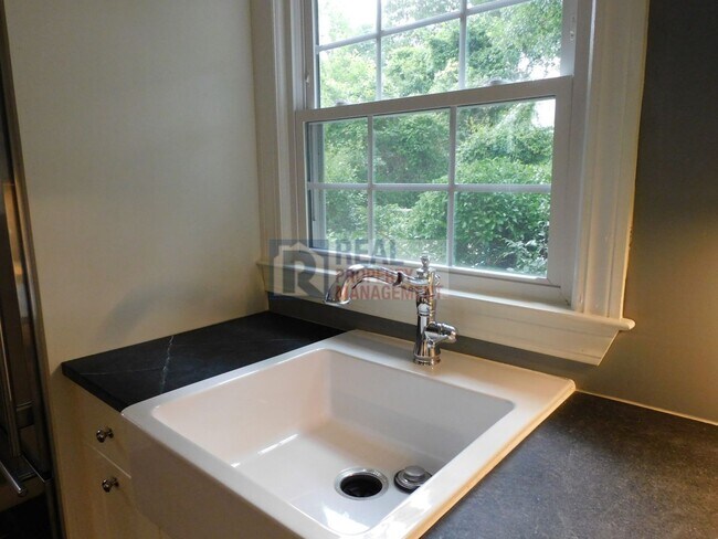 Building Photo - Irving Park Cottage 3BR/1.5BA w/1-Car Gara...