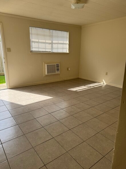 Building Photo - 107 Upsilon St