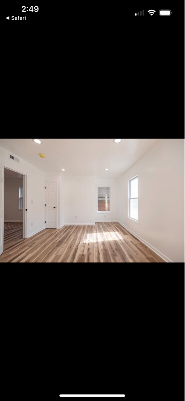 Building Photo - 215 N Maple Ave