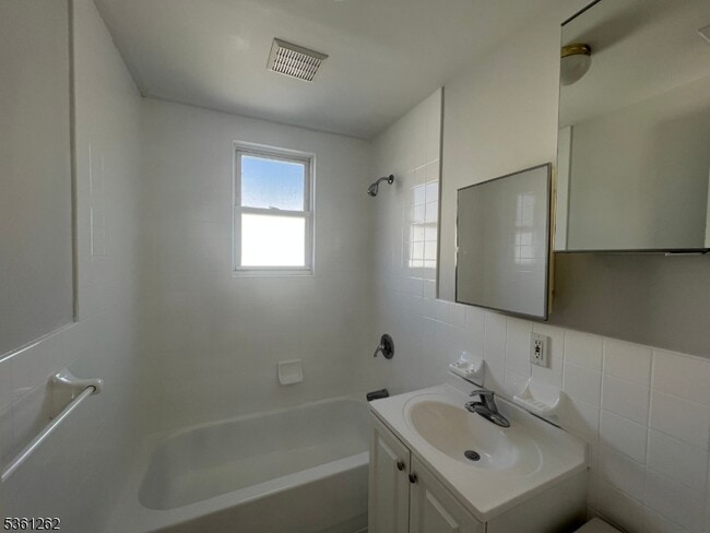 Building Photo - 43 S Willow St