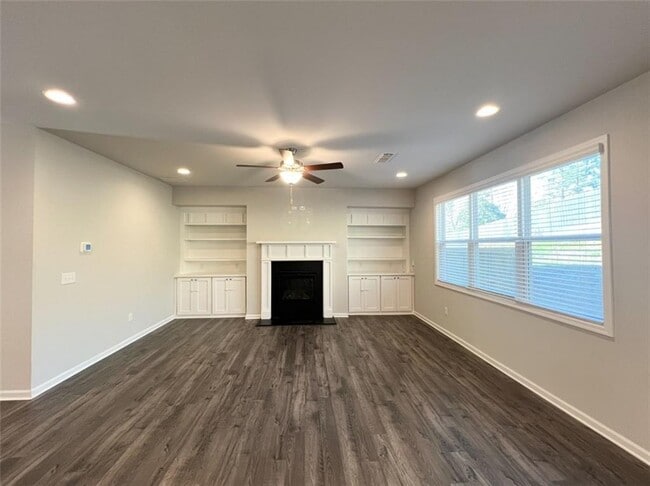 Building Photo - 1865 Parkades Path