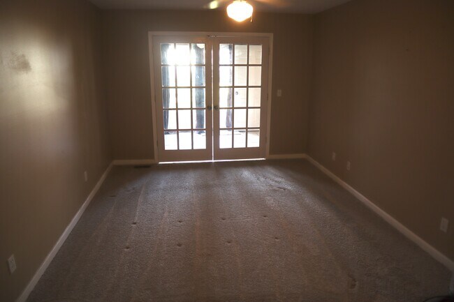 Building Photo - 604B Sunflower St