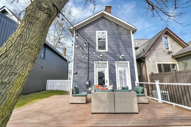 Building Photo - 485 E Beck St