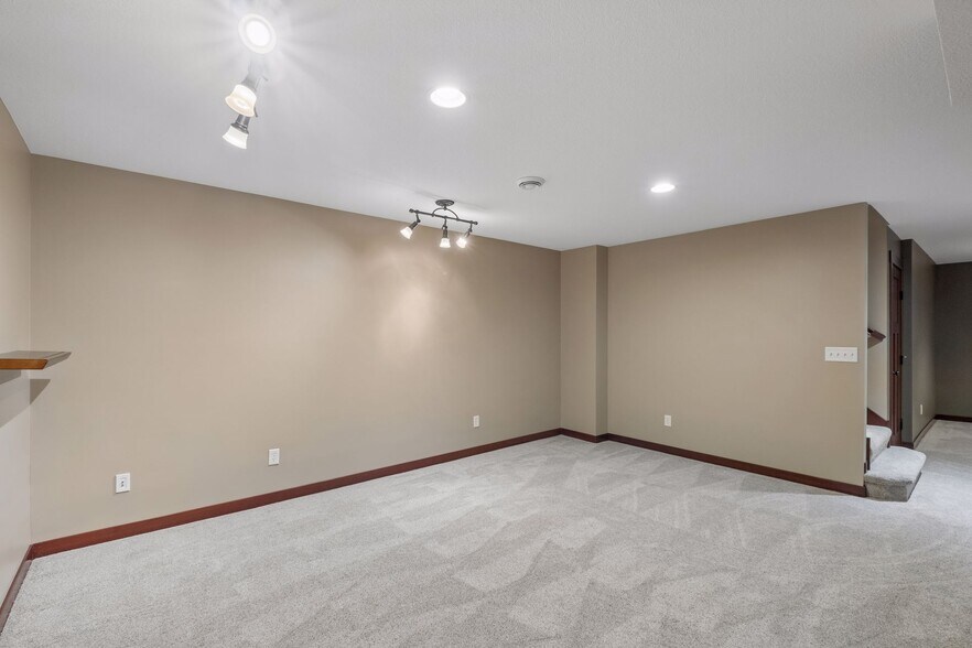 Building Photo - 14272 Grantaire Ln N